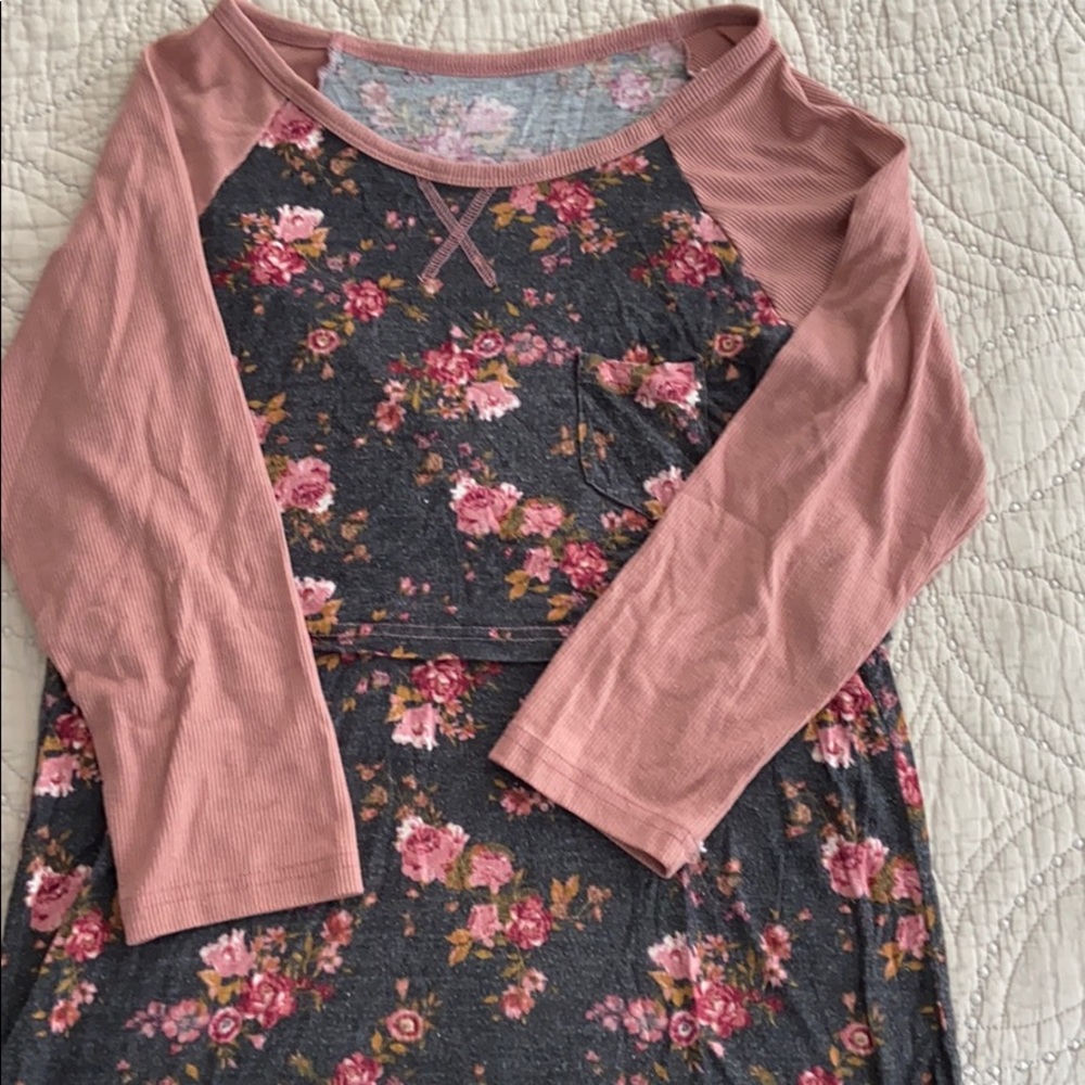 COPY - Nursing top - baseball tee black and flowe…